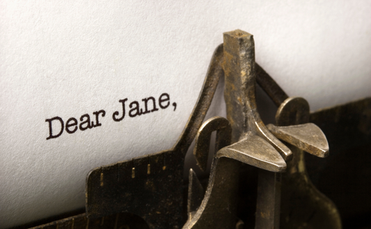 Jane Austen oggi: perché continuiamo a leggerla (e a regalarla)