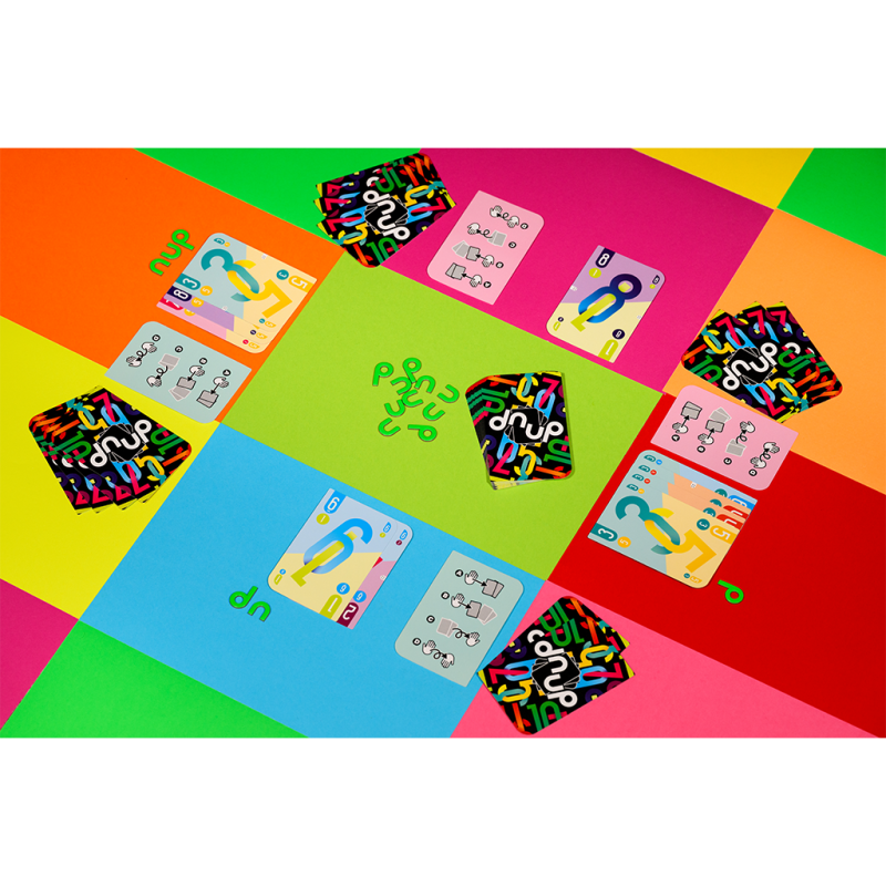 DNUP - contenuto del gioco con carte e scatola, party game Asmodee