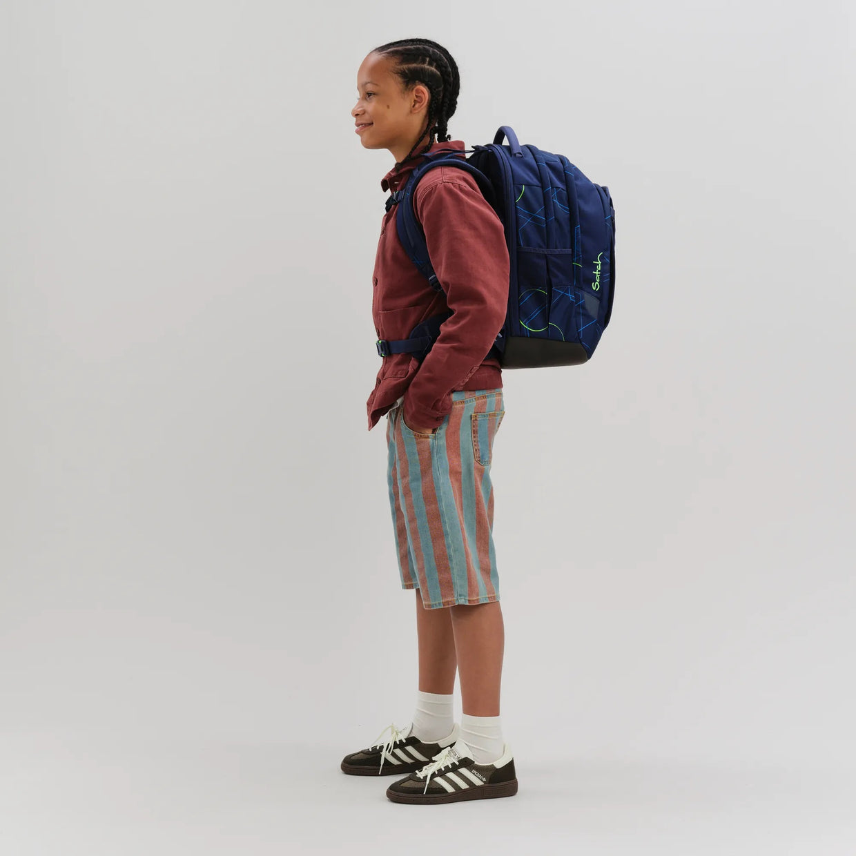 Zaino Satch Match Plus Blue Tech indossato da uno studente