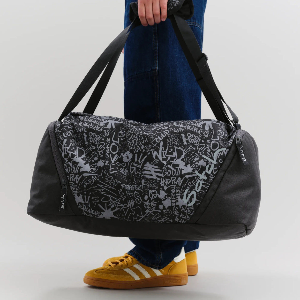 Zaino Satch Air Street Ink indossato - vista laterale