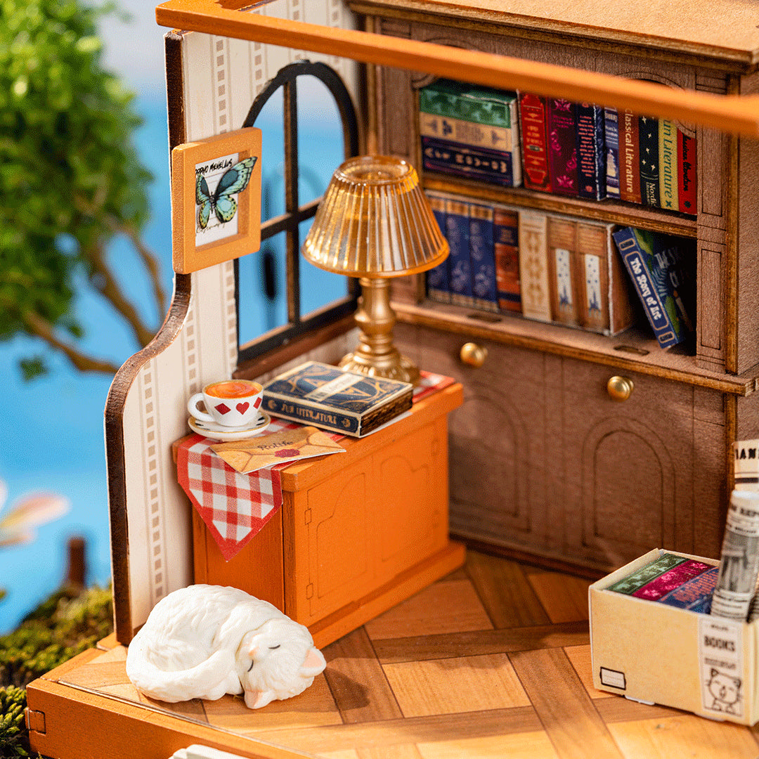 Miniature House - The Muse Bookshop