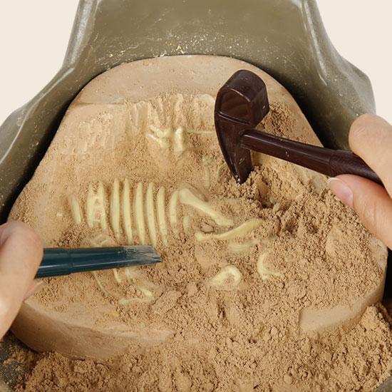 Scava i fossili - Mesozoic Super - Dinosaur Fossil Dig Kit - Centroscuola